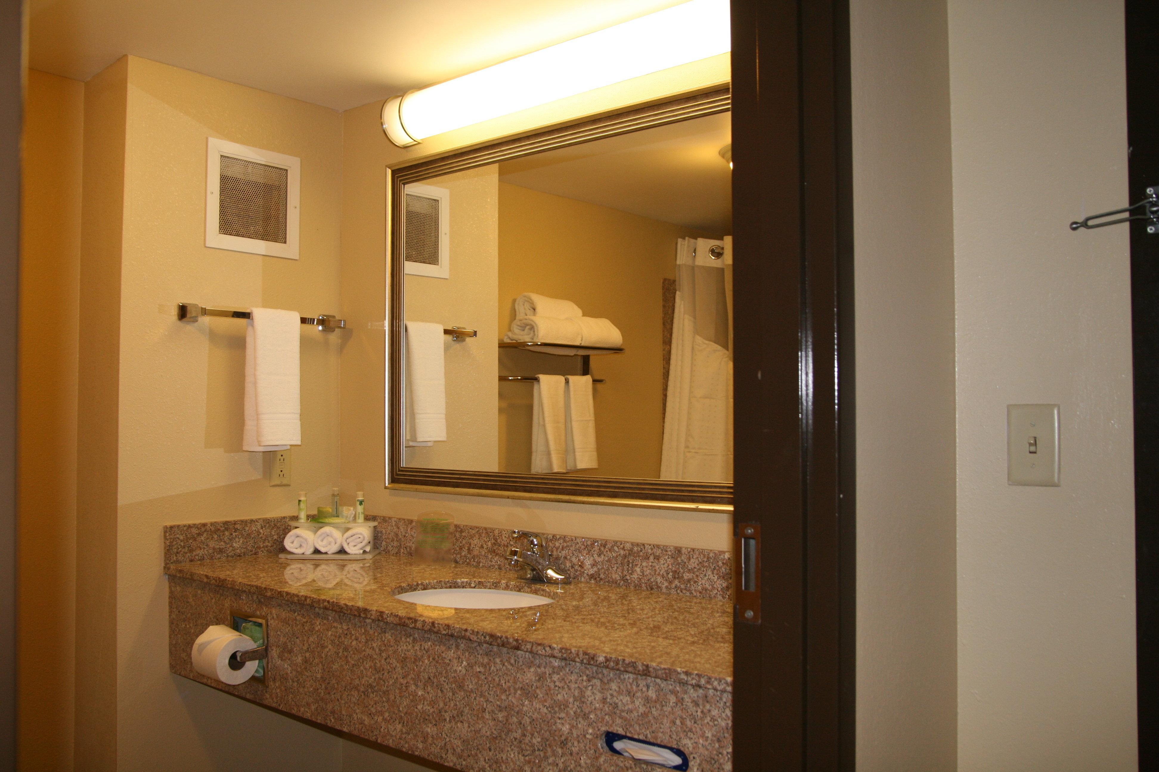 Holiday Inn Express And Suites Грийнвил Екстериор снимка