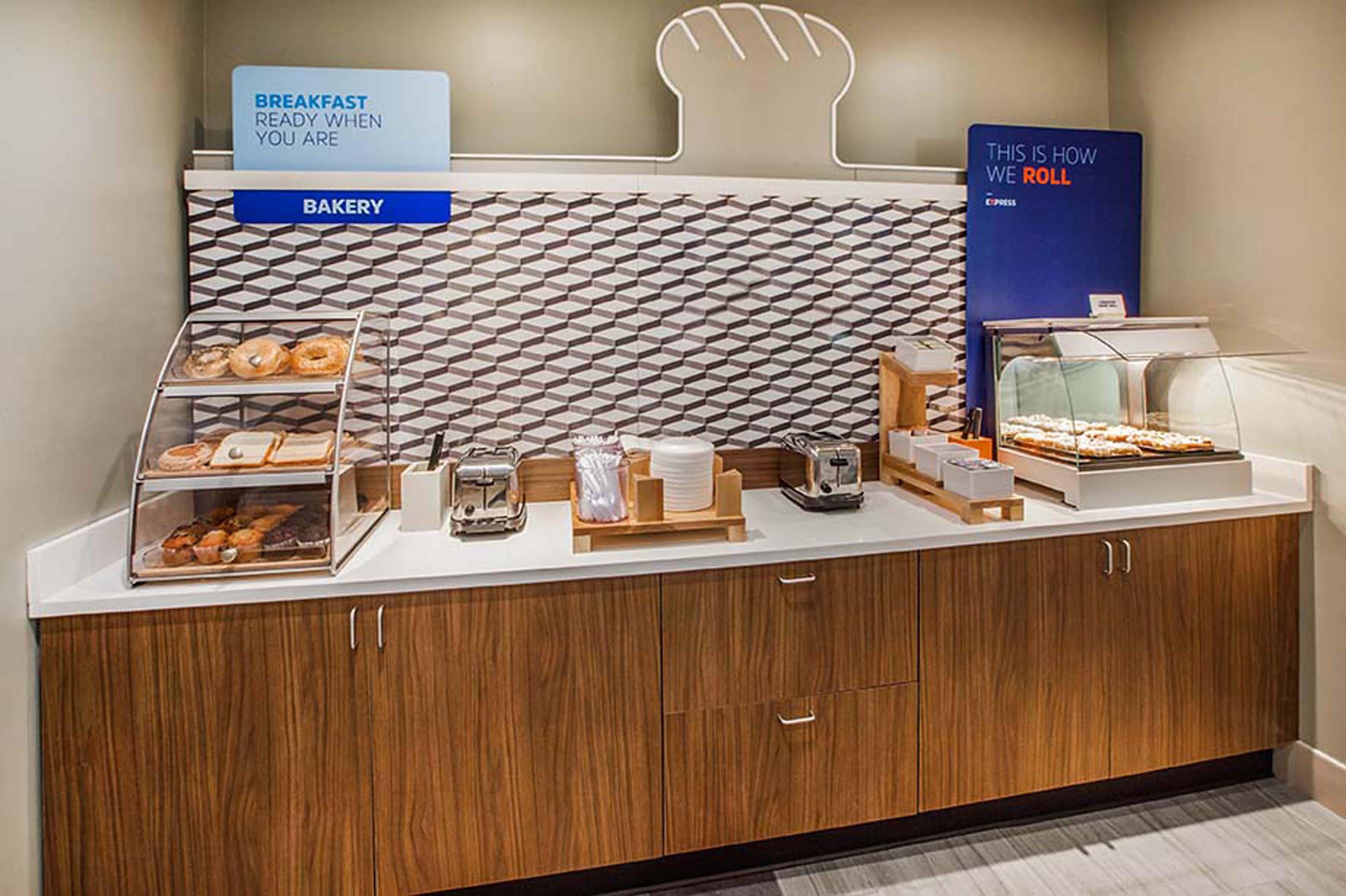 Holiday Inn Express And Suites Грийнвил Екстериор снимка
