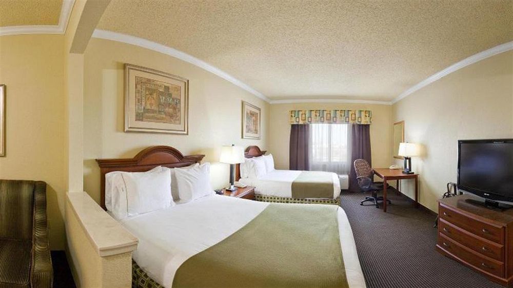 Holiday Inn Express And Suites Грийнвил Екстериор снимка